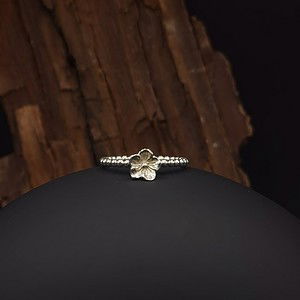 ring met bloem