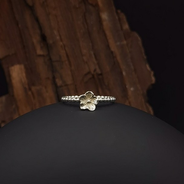 ring met bloem