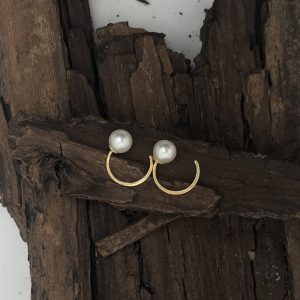 Kleine oorringstekers met parel