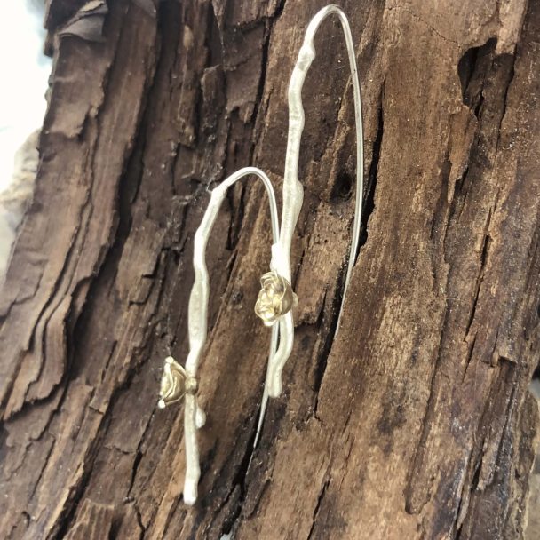 Oorhangers met gouden roosjes - Afbeelding 2