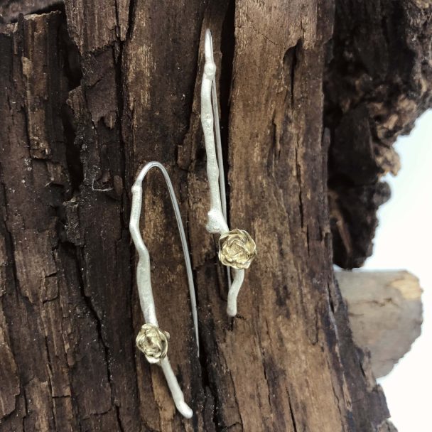 Oorhangers met gouden roosjes - Afbeelding 3