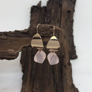 Rosé oorhangers met rozenkwarts