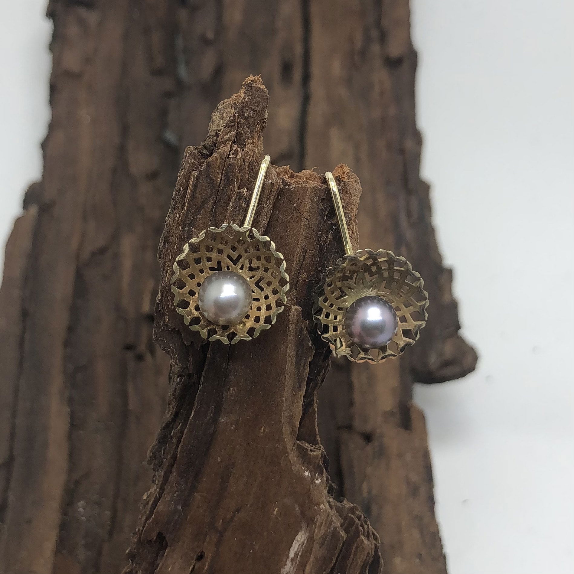 Sphere met grijze parel