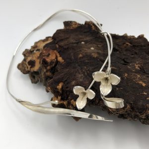 zilveren statement ketting met bloemen