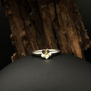 ring met bloem