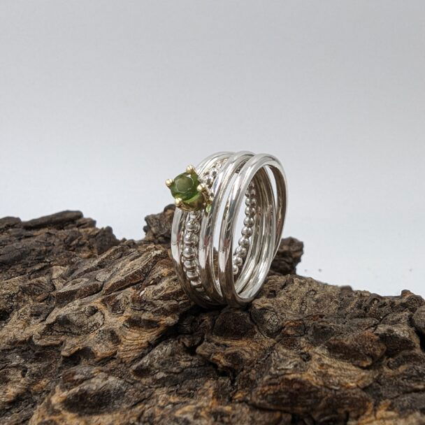 bolletjesring met peridot in gouden chaton - Afbeelding 4