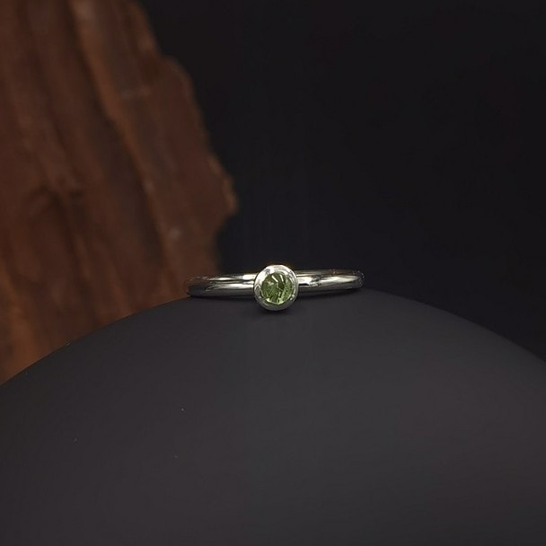 ring met groene steen