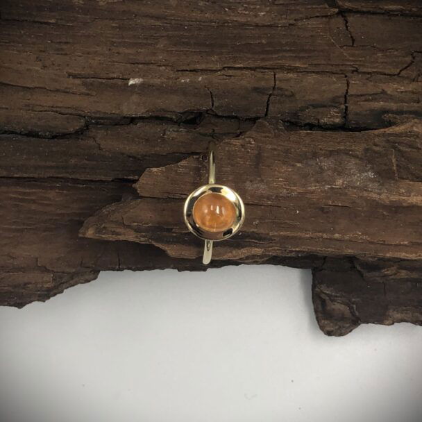 ring met oranje steen