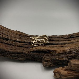 gouden golvende ring