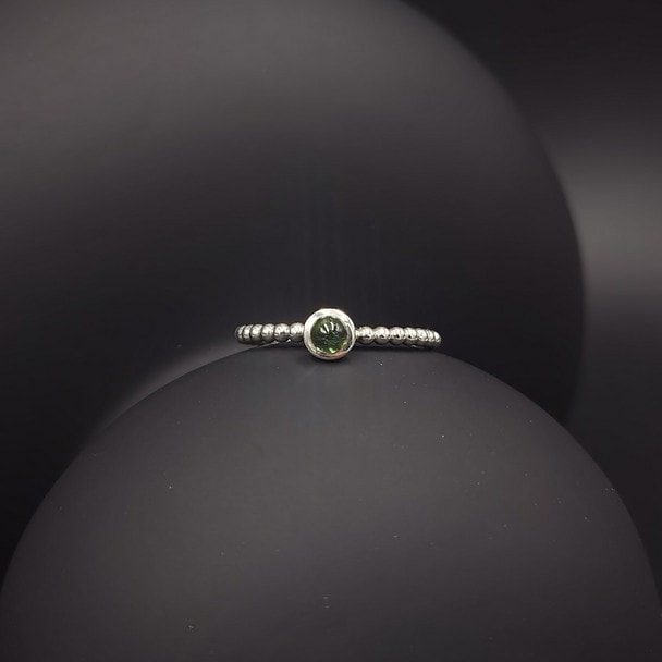 ring met groene steen