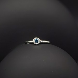 ring met blauwe steen