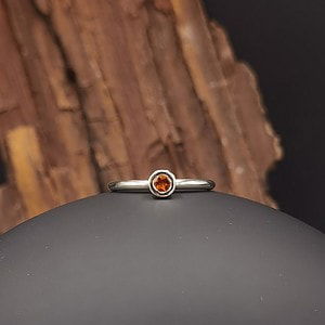 zilveren ring met oranje steen