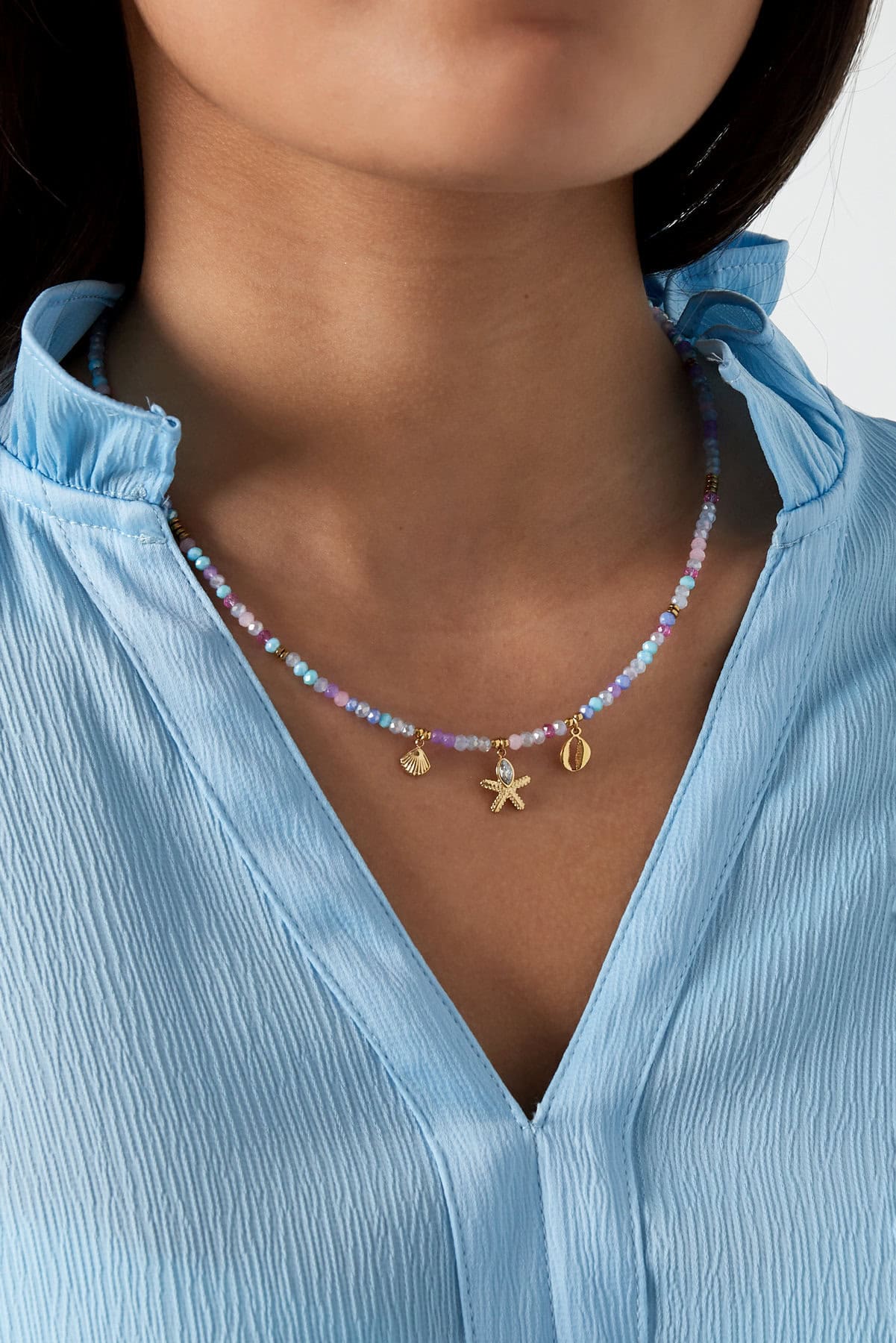 Ketting Shell Party blauw aan nek