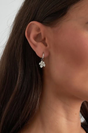 Tropische Bloem Oorbellen Zilver in Oor