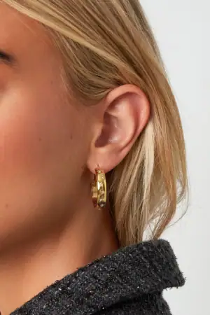 Trendy Star Hoops Oorbellen Goud in Oor