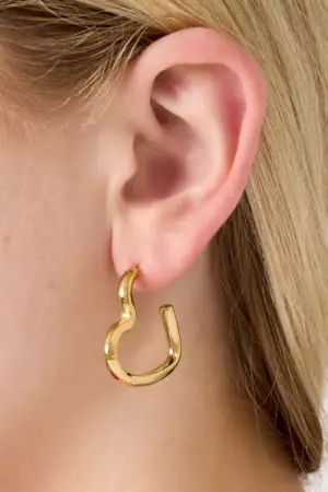 Trendy Open Hart Oorbellen Goud in Oor