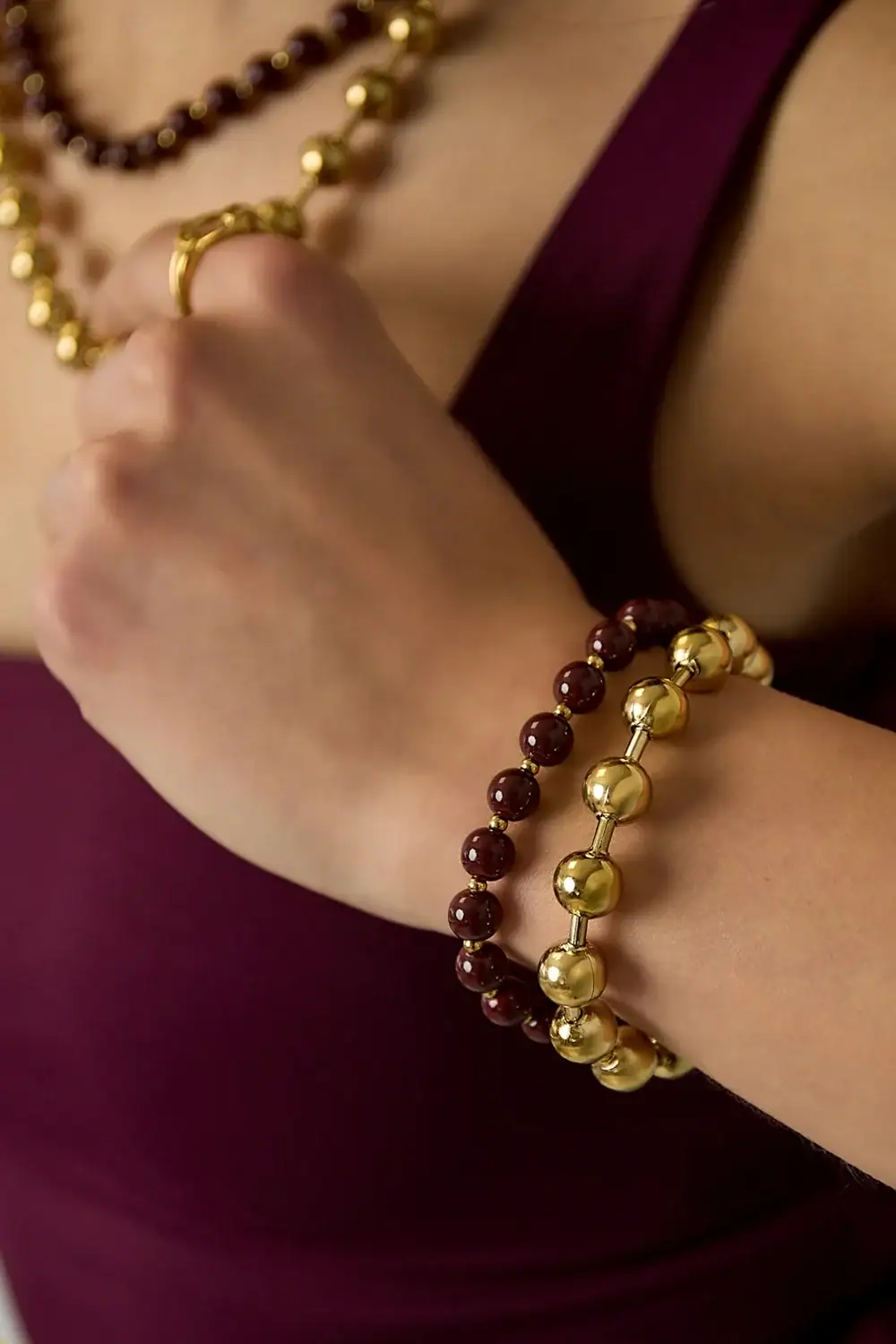 Dubbele Kralenarmband coffee om pols