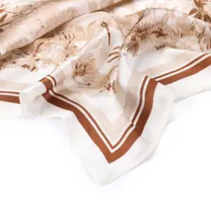 Sjaaltje Soft Palmtrees beige patroon