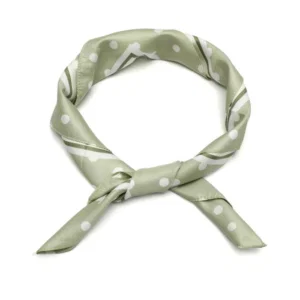 Summer Scarf Green Polkadot geknoopt