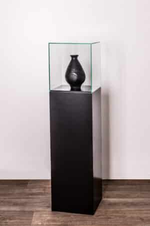 Sokkelvitrine Granada 1400 zwart