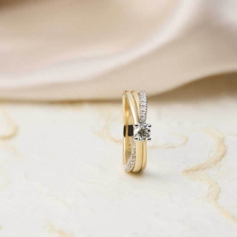 Miss Elegant Xpression medium solitaire ring met pavé geelgoud - Afbeelding 2