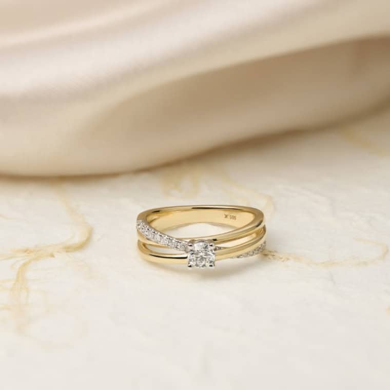 Miss Elegant Xpression medium solitaire ring met pavé geelgoud - Afbeelding 3