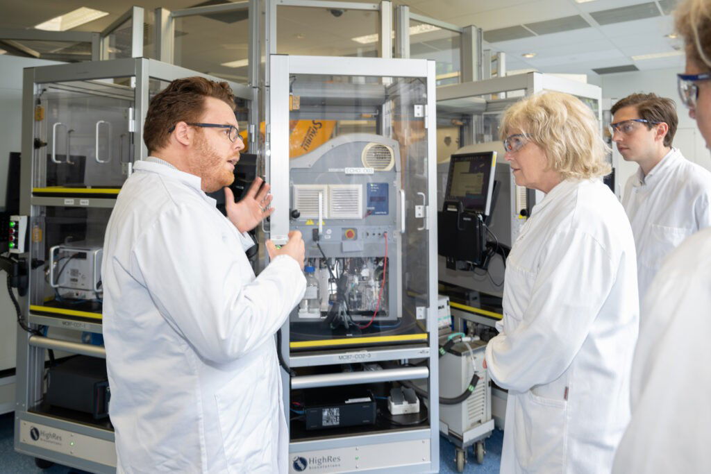 Minister of Healtcare visiting the uHTS lab at Pivot Park Screening Centre