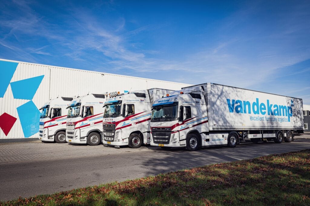 Vitrine transport van de kamp