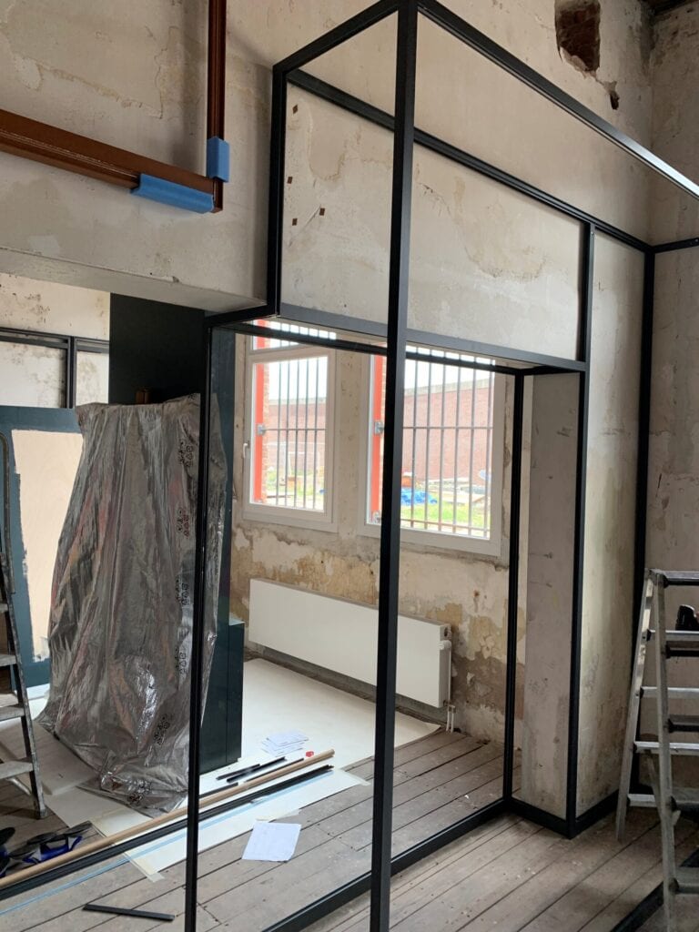 Bespoke display cabinets for the Oranjehotel maatwerk