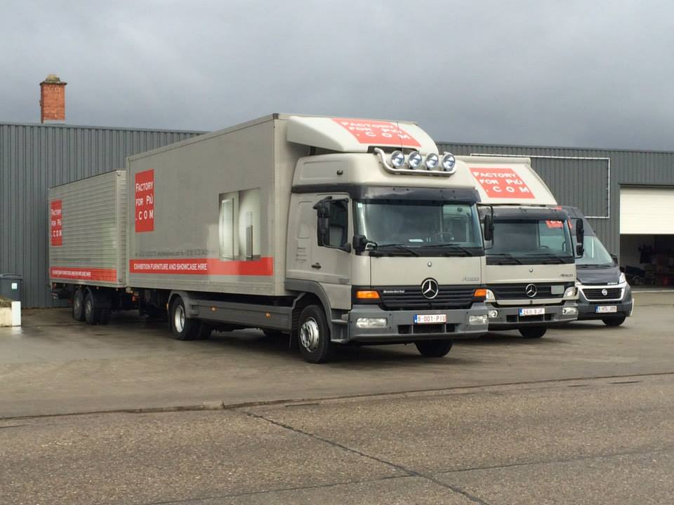 Factory for Più SDB Vitrinebouw vitrines.