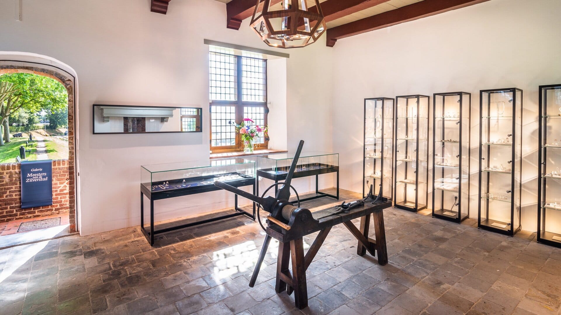 meesters van de zilverstad standaard vitrines in winkel