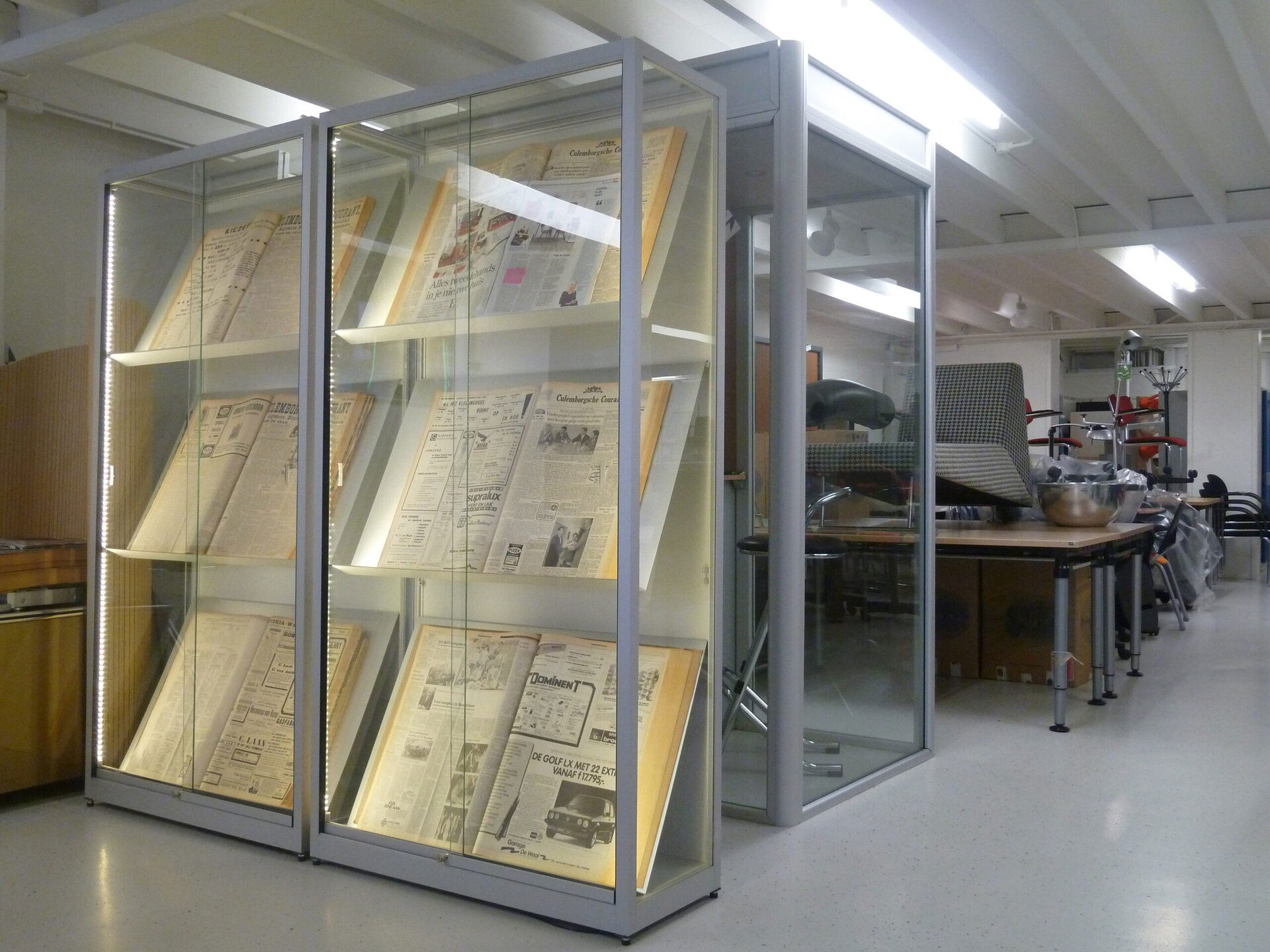 bibliotheek vrijstaande vitrines