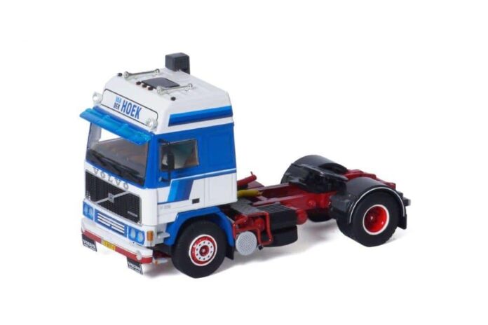 ARTNR 01-3485 VOLVO F 12 GLOBETROTTER 4X2 VAN DER HOEK € 102,00