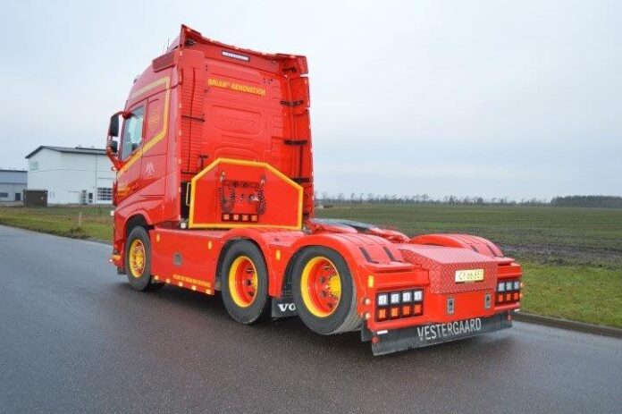 83793 VOLVO FH 04  GLOBETROTTER 6X2 - BRIANS RENOVATION - Afbeelding 4