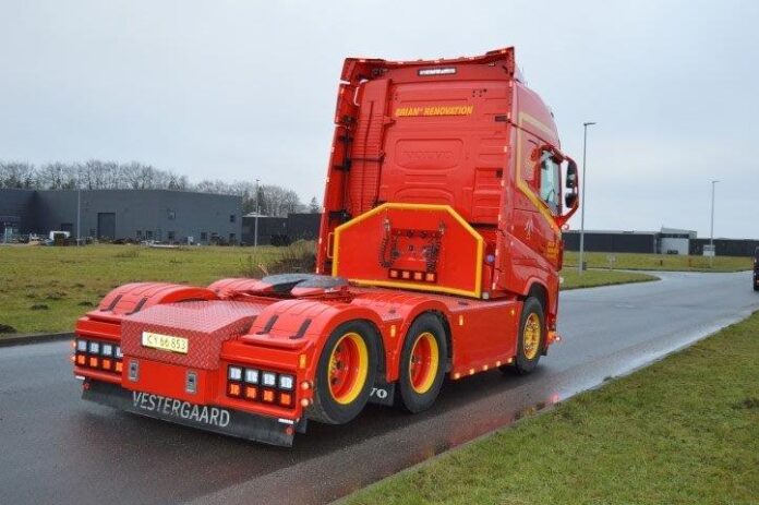 83793 VOLVO FH 04  GLOBETROTTER 6X2 - BRIANS RENOVATION - Afbeelding 3
