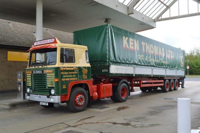 VOLVO F 10 4X2  CLASSIC SCHUIF ZEILEN  TRAILER  3AXLE KEN THOMAS LTD - Afbeelding 2