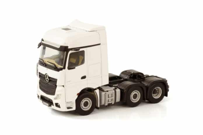 white-line-mercedes-benz-actros-mp5-big
