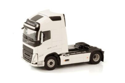 white-line-volvo-fh5-globetrotter-xl-4x