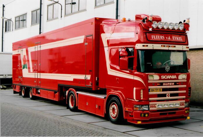 Fleurs vd Eijkel; Scania 4-serie Topline met 2-assige bloemen oplegger - Afbeelding 4
