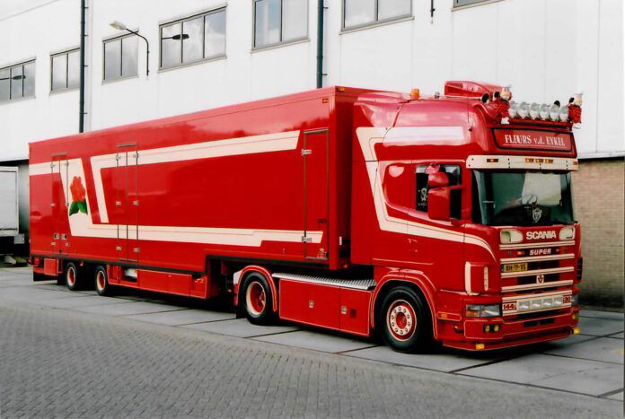 Fleurs vd Eijkel; Scania 4-serie Topline met 2-assige bloemen oplegger - Afbeelding 2