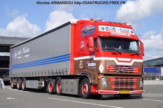 Nielsen, Brdr. ; Volvo FH16 Globetrotter 6x2 met 3-assige oplegger - Afbeelding 4