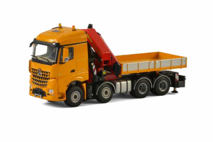 PREMIUM LINE; MERCEDES BENZ AROCS STREAM SPACE 8X4 PALFINGER 7400.2