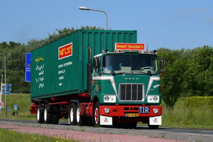 MACK F 700 MET CLASSIC 40FT CONTAINER   RYNART