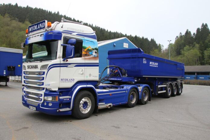 MYDLAND; SCANIA STREAMLINE HIGHLINE 6X4 HALF PIPE TIPPER TRAILER - 3 AXLE