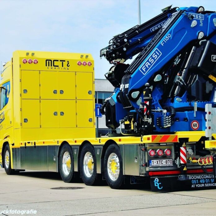 MCT-CRANING; SCANIA S HIGHLINE CS20H 8X4 RIGED FLAT BED TRUCK WITH FASSI 1100 + JIB - Afbeelding 5