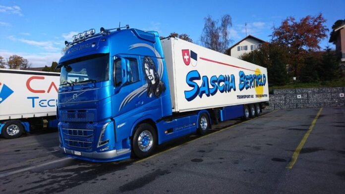 VOLVO FH 05 GLOBETROTTER XL 4X2  MET SCHUIFZEILENTRAILER  SASCHA  BERTHOLD