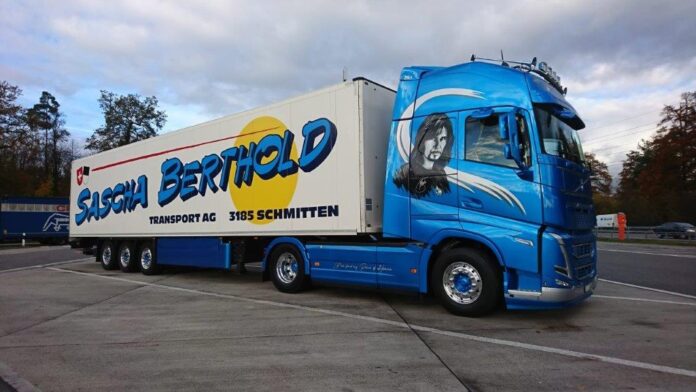 VOLVO FH 05 GLOBETROTTER XL 4X2  MET SCHUIFZEILENTRAILER  SASCHA  BERTHOLD - Afbeelding 3