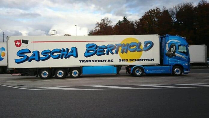 VOLVO FH 05 GLOBETROTTER XL 4X2  MET SCHUIFZEILENTRAILER  SASCHA  BERTHOLD - Afbeelding 2