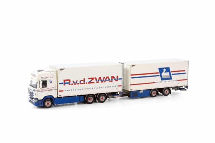R. V.D. ZWAN; SCANIA R HIGLINE CR20H 6X2 TAG AXLE RIGED TRUCK REEFER COMBI - 5 AXLE
