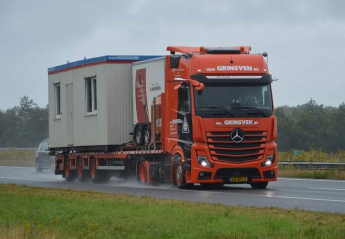 VAN GRINSVEN; MERCEDES-BENZ ACTROS MP5 GIGA SPACE 4X2 FLATBED MEGA TRAILER - 3 AXLE